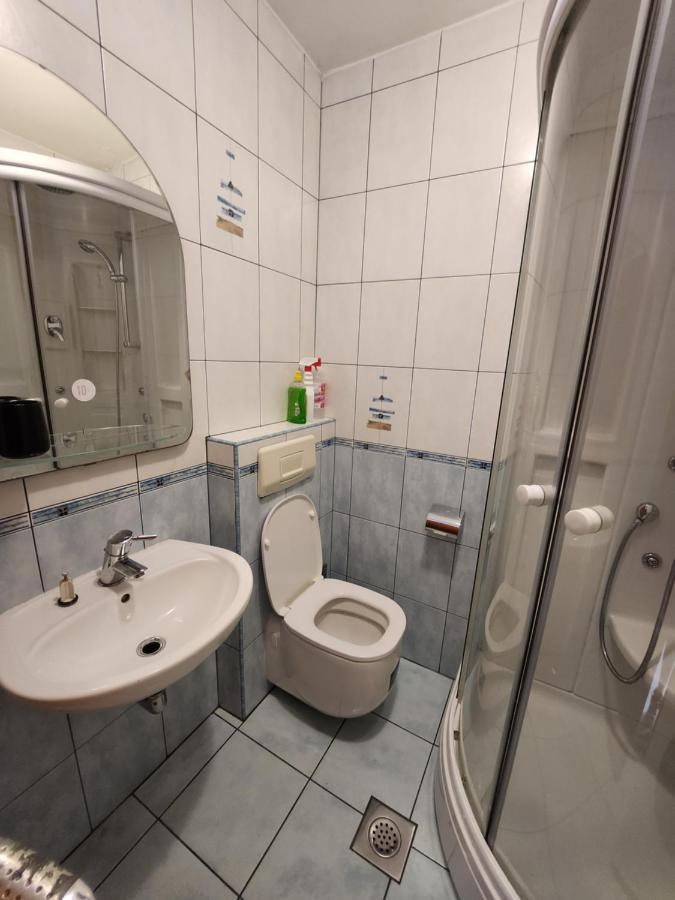 Lucija Apartment Karlobag Luaran gambar